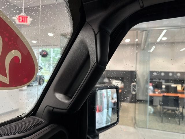 Used 2022 Jeep Gladiator Sport AWD/4WD image 32