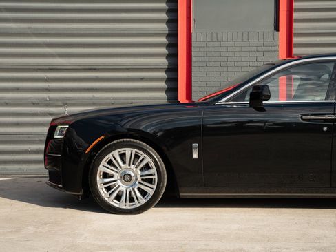 Used 2023 Rolls-Royce Ghost image 9