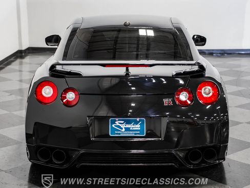 Used 2013 Nissan GT-R Premium image 35