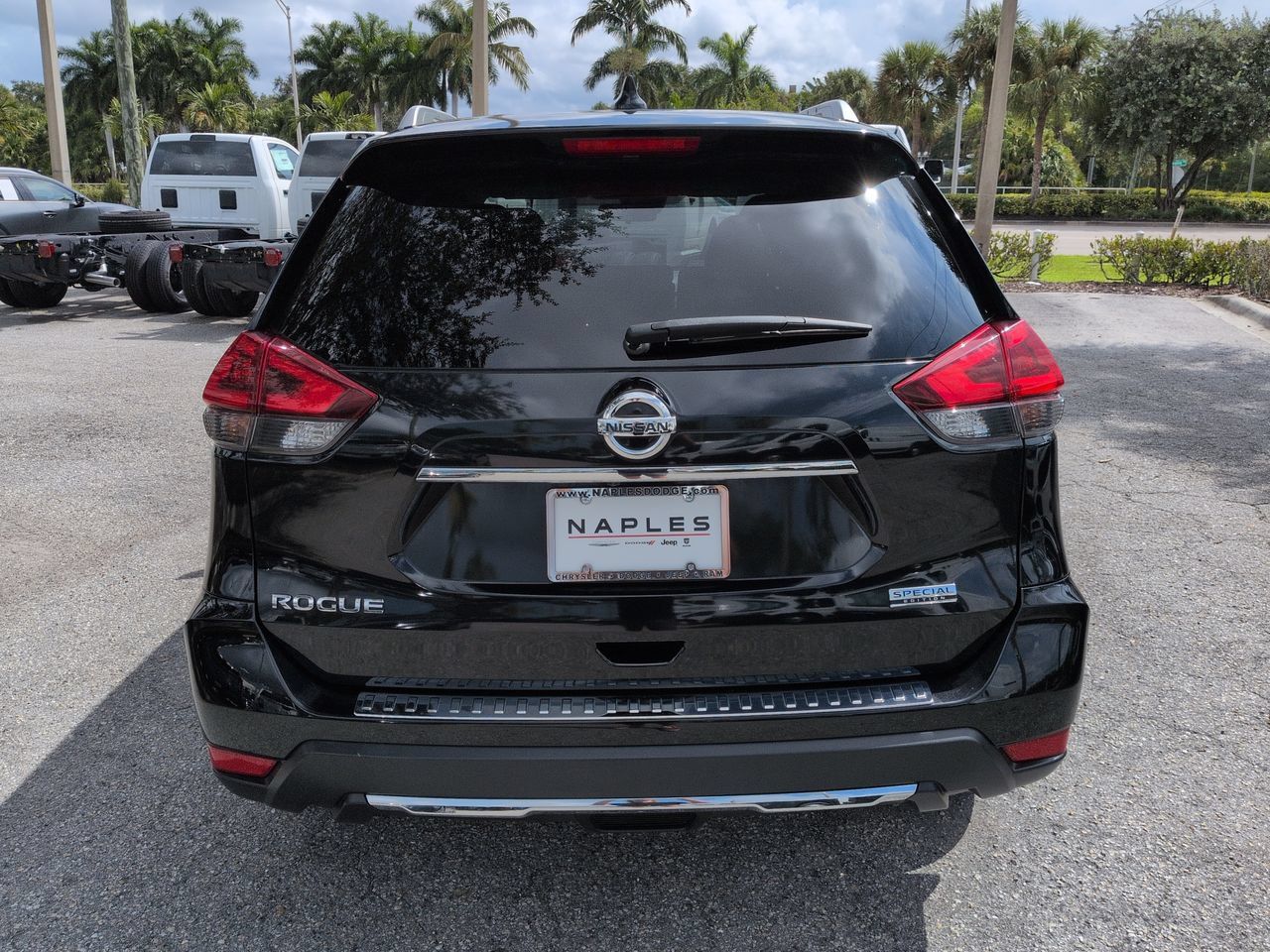 Used 2019 Nissan Rogue S w/ Special Edition Package FWD image 6