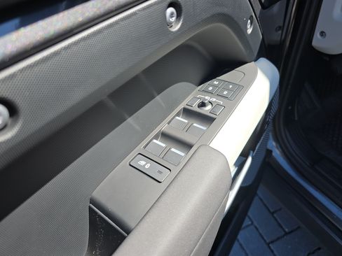 Certified 2024 Land Rover Defender 110 SE AWD/4WD image 19