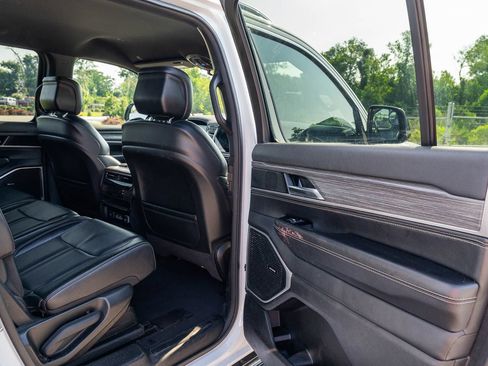 Used 2024 Jeep Wagoneer Series II w/ Flexible Seating Group RWD image 16