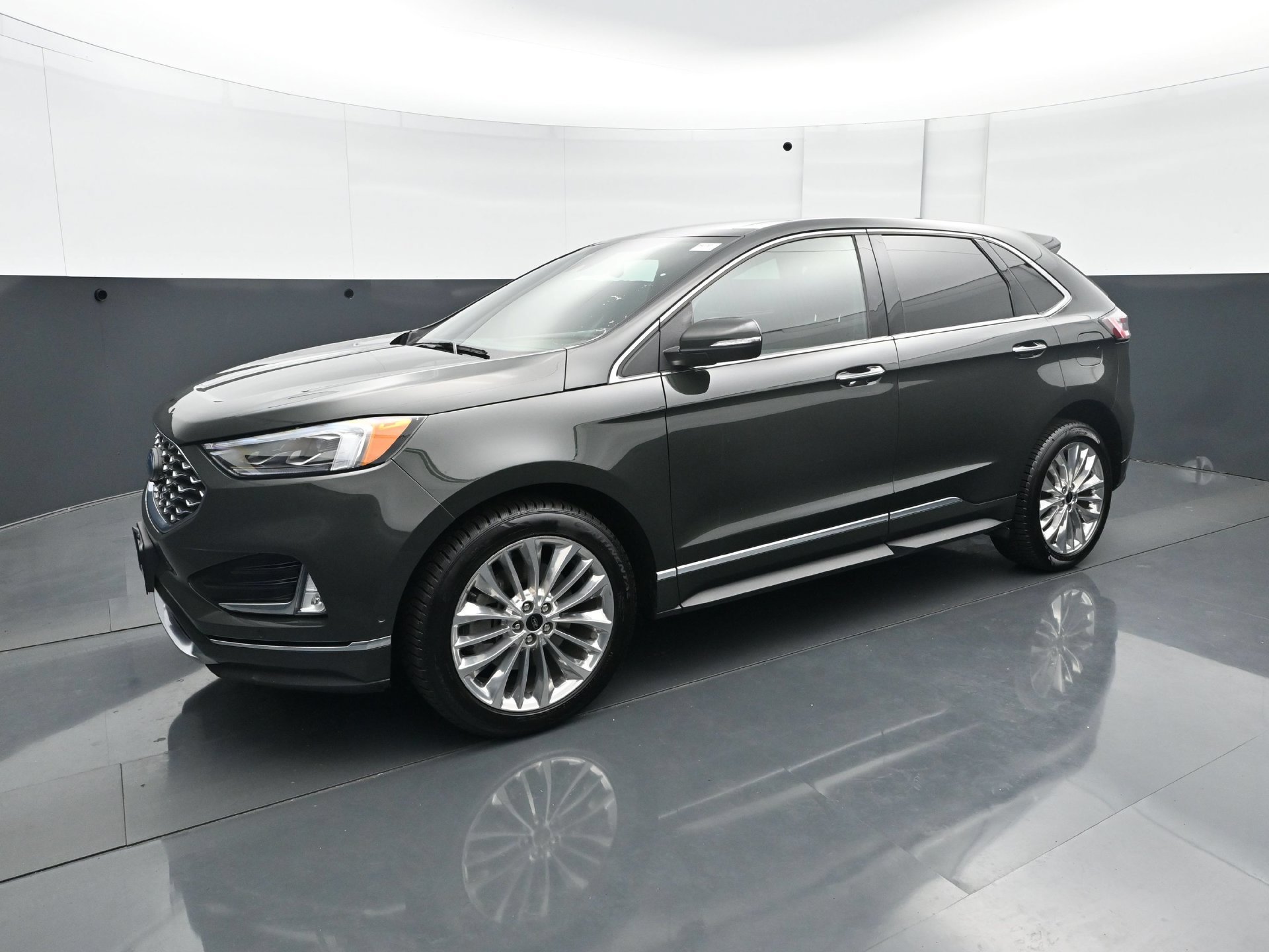 Used 2022 Ford Edge Titanium w/ Equipment Group 301A AWD/4WD image 2