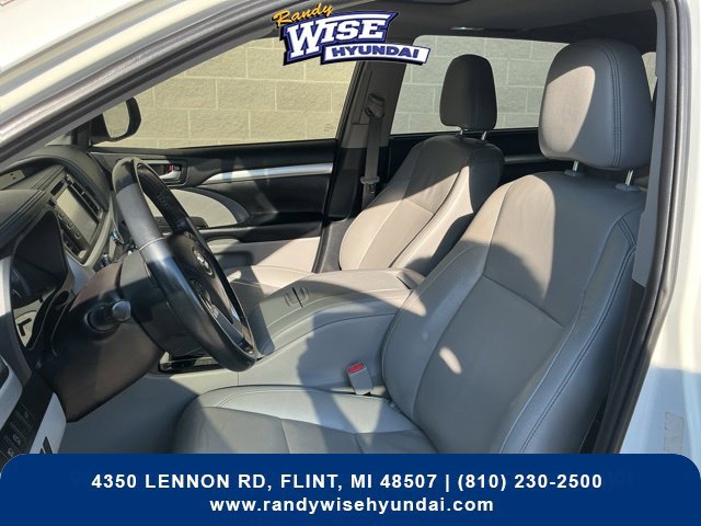 Used 2019 Toyota Highlander XLE FWD image 13