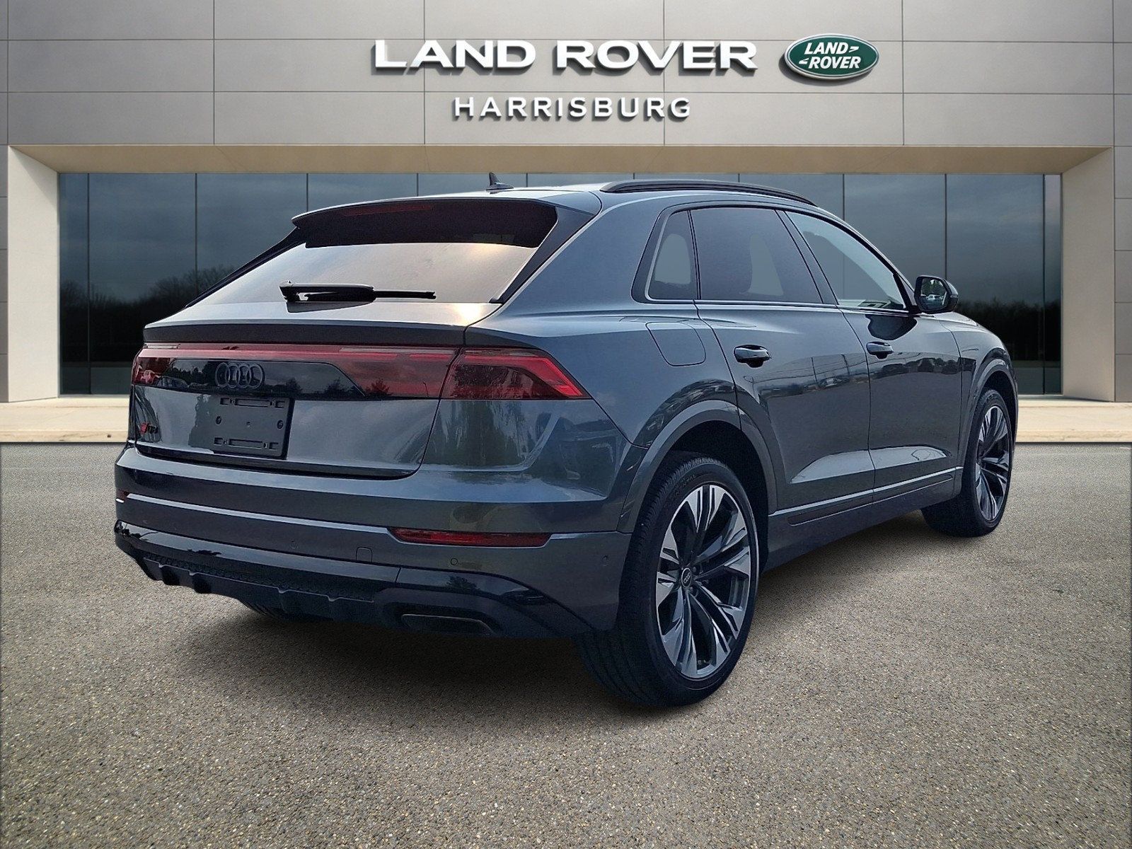Used 2024 Audi Q8 Premium Plus AWD/4WD image 4