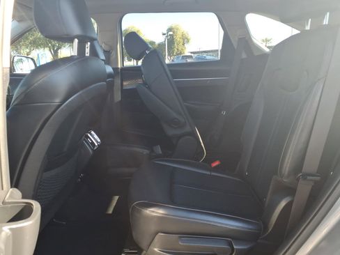 Used 2023 Kia Sorento EX w/ Panoramic Sunroof Package image 10