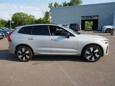 Used 2024 Volvo XC60 T8 Plus w/ Climate Package AWD/4WD image 8