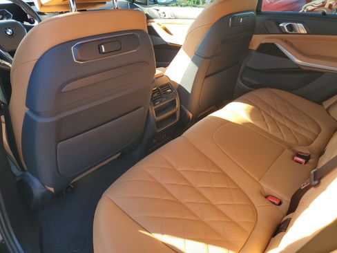 Used 2024 BMW X5 xDrive40i w/ Executive Package image 12