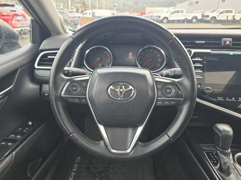 Used 2018 Toyota Camry XSE image 11