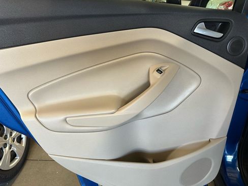 Used 2019 Ford Escape Titanium image 17