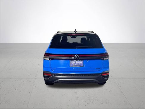 Certified 2025 Volkswagen Taos SE image 7