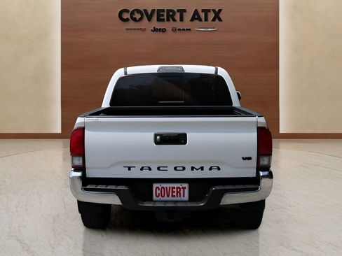 Used 2020 Toyota Tacoma SR5 RWD image 4