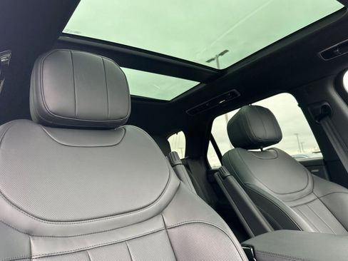 Used 2024 Land Rover Range Rover Sport SE image 17