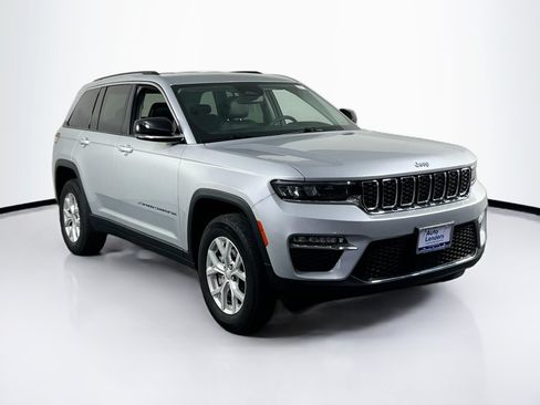 Used 2023 Jeep Grand Cherokee Limited AWD/4WD image 3