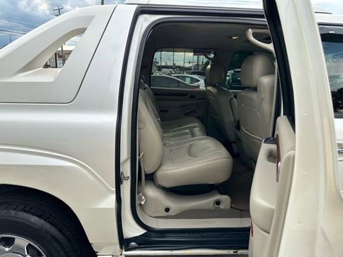 Used 2005 Cadillac Escalade EXT AWD/4WD image 16