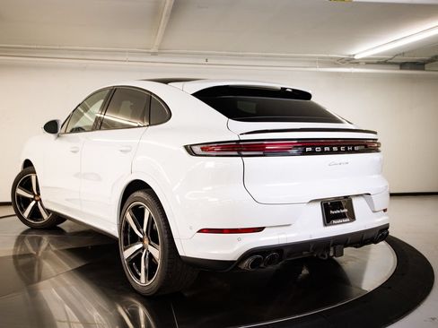 Certified 2026 Porsche Cayenne Coupe AWD/4WD image 3