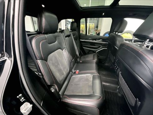 Used 2022 Jeep Grand Cherokee Trailhawk AWD/4WD image 16