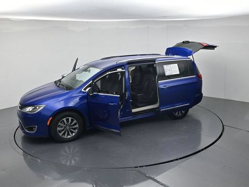 Used 2020 Chrysler Pacifica Limited FWD image 53