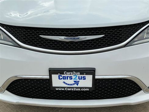 Used 2017 Chrysler Pacifica Touring-L w/ Tire & Wheel Group image 12