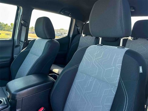 Used 2021 Toyota Tacoma TRD Off-Road image 14