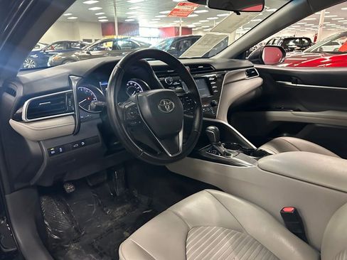 Used 2018 Toyota Camry SE FWD image 14