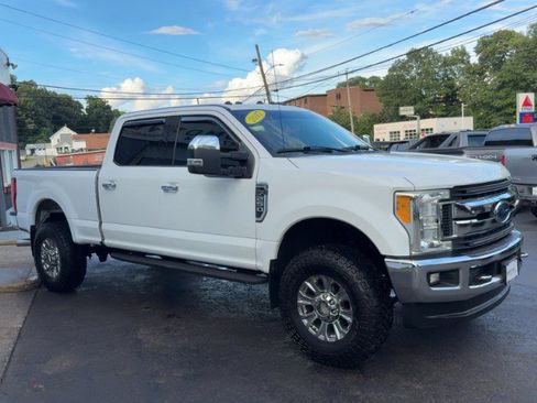 Used 2017 Ford F250 XLT w/ XLT Premium Package AWD/4WD image 4