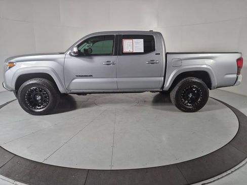 Certified 2019 Toyota Tacoma SR5 AWD/4WD image 2