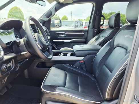 Used 2025 RAM 1500 Laramie w/ Sport Appearance Package AWD/4WD image 9