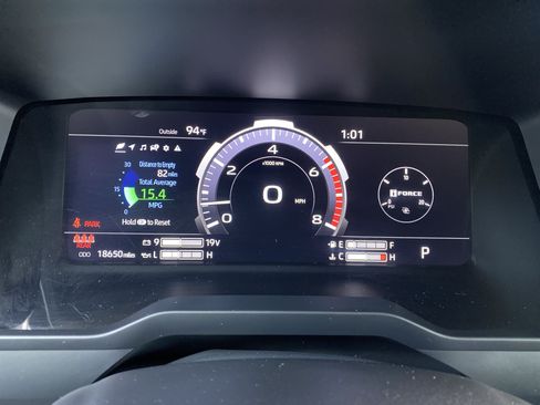 Used 2025 Toyota Tundra Limited AWD/4WD image 21