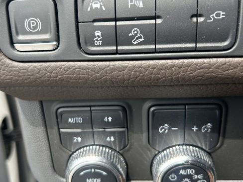 Used 2021 GMC Yukon XL Denali AWD/4WD image 26