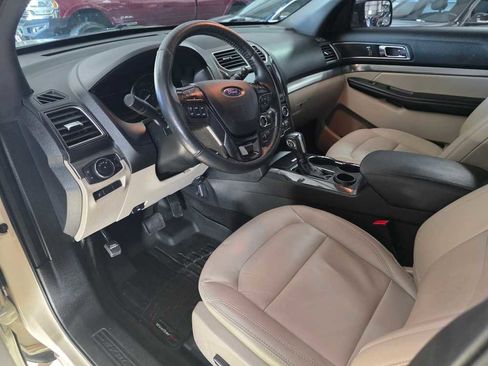 Used 2018 Ford Explorer XLT w/ Equipment Group 202A image 10