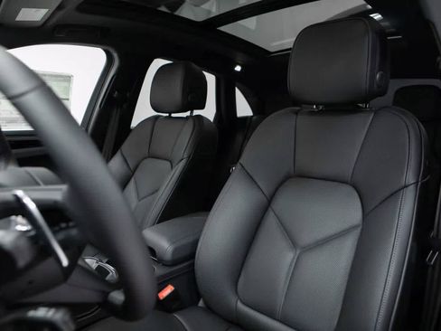 Certified 2026 Porsche Macan AWD/4WD image 5
