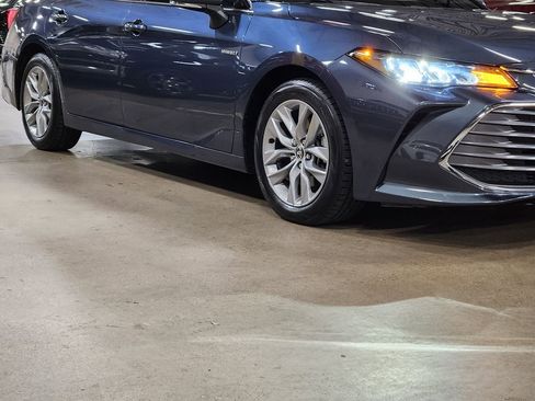 Used 2021 Toyota Avalon XLE w/ Moonroof Package image 18