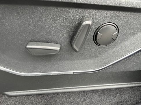 Used 2024 Ford F150 Lariat w/ FX4 Off-Road Package image 19