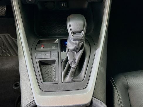 Used 2019 Toyota RAV4 LE FWD image 23