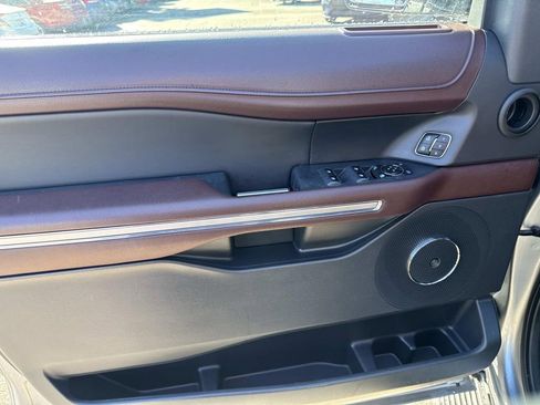 Used 2023 Ford Expedition Limited image 16