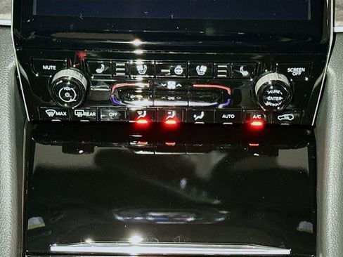 New 2025 Jeep Grand Cherokee Limited w/ Luxury Tech Group II image 10