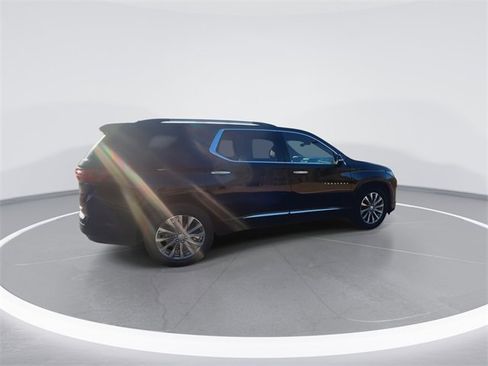 Used 2023 Chevrolet Traverse Premier image 11