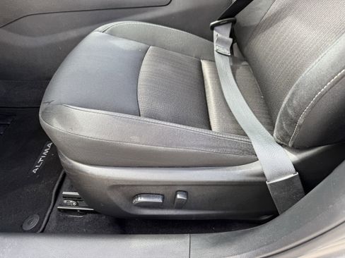 Used 2025 Nissan Altima 2.5 SV image 29