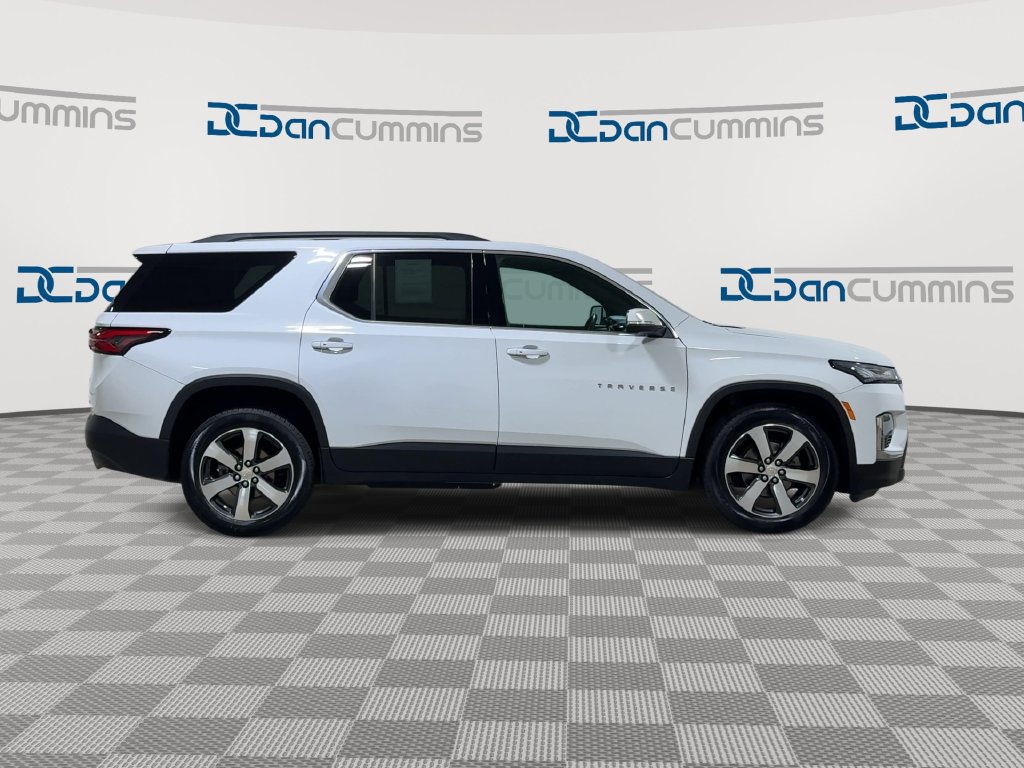 Used 2023 Chevrolet Traverse LT w/ LT Premium Package AWD/4WD image 2