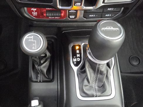 Used 2025 Jeep Gladiator Rubicon w/ Convenience Group image 5