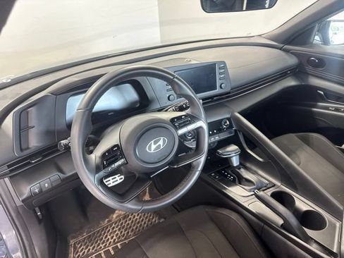 Used 2025 Hyundai Elantra Sport FWD image 13