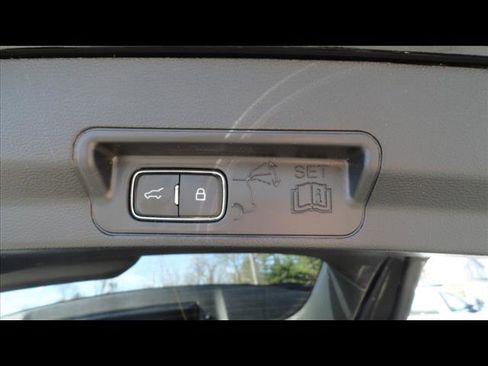 Used 2021 Ford Explorer XLT w/ Equipment Group 202A image 24