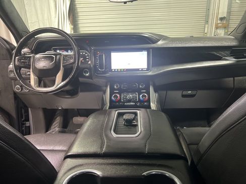 Used 2021 GMC Yukon Denali w/ Denali Premium Package image 42