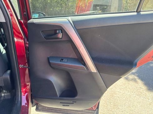 Used 2018 Toyota RAV4 LE w/ Carpet Mat Package AWD/4WD image 11