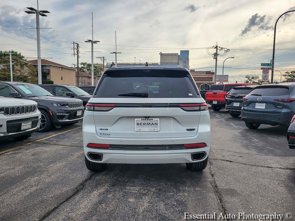 Used 2025 Jeep Grand Cherokee Summit AWD/4WD image 12
