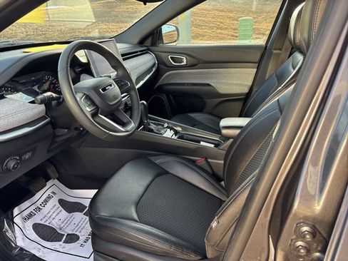 Used 2024 Jeep Compass Latitude image 14