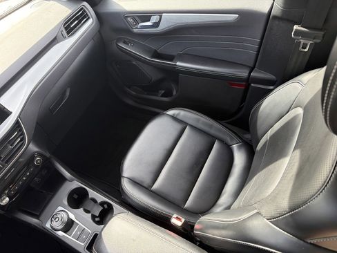 Used 2024 Ford Escape Platinum image 11