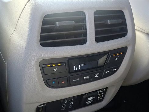 Certified 2021 Honda Pilot Touring image 12