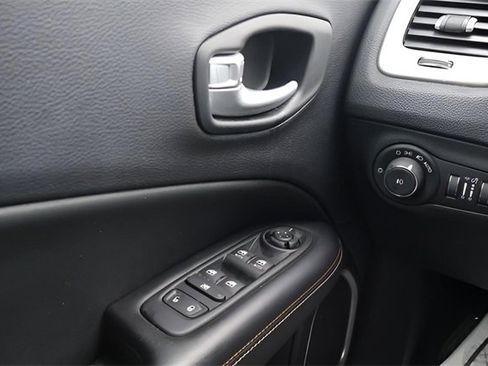 Used 2017 Jeep Compass Latitude w/ Popular Equipment Group image 23